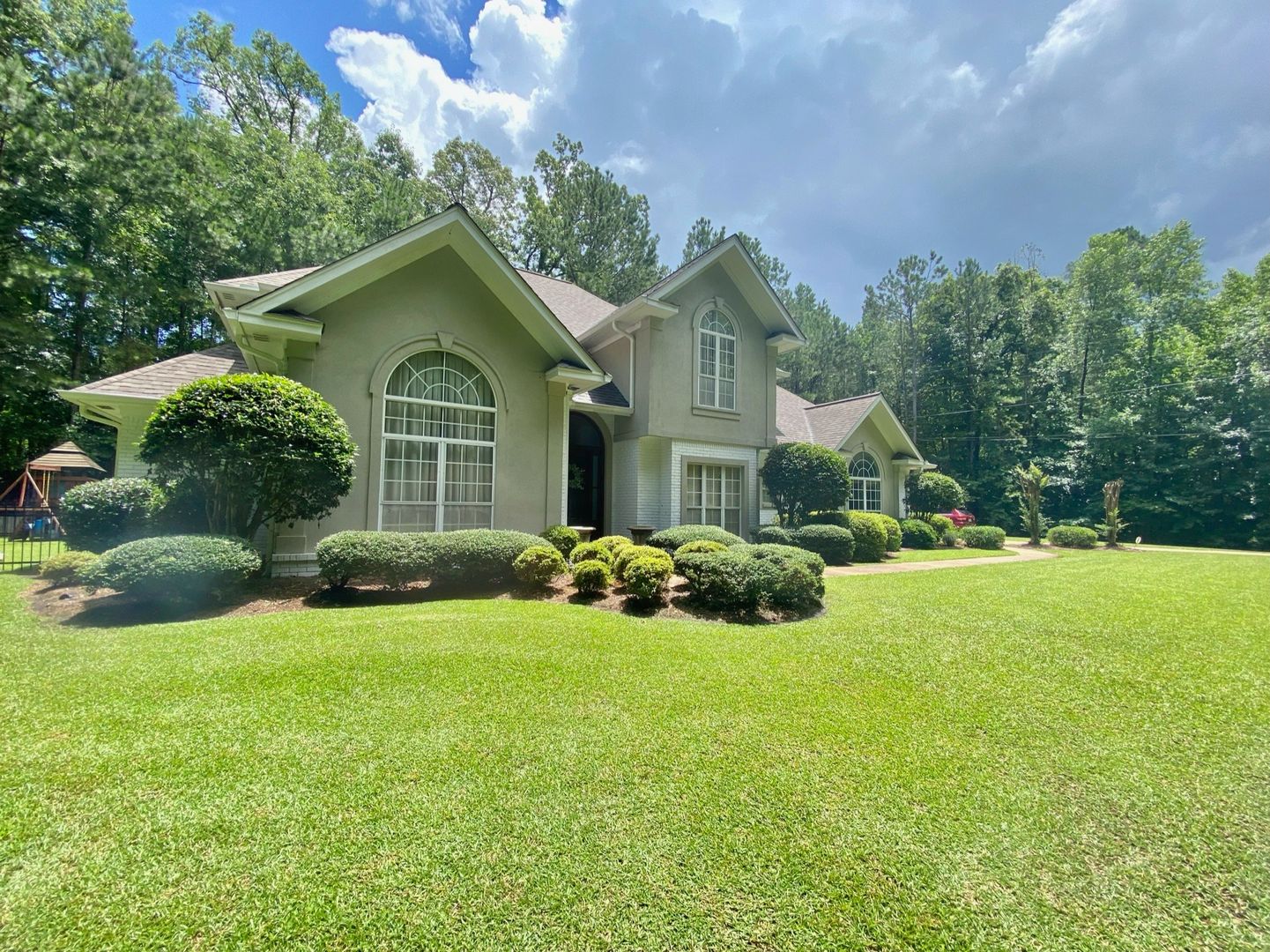 Columbus House: 185 Megan Ln