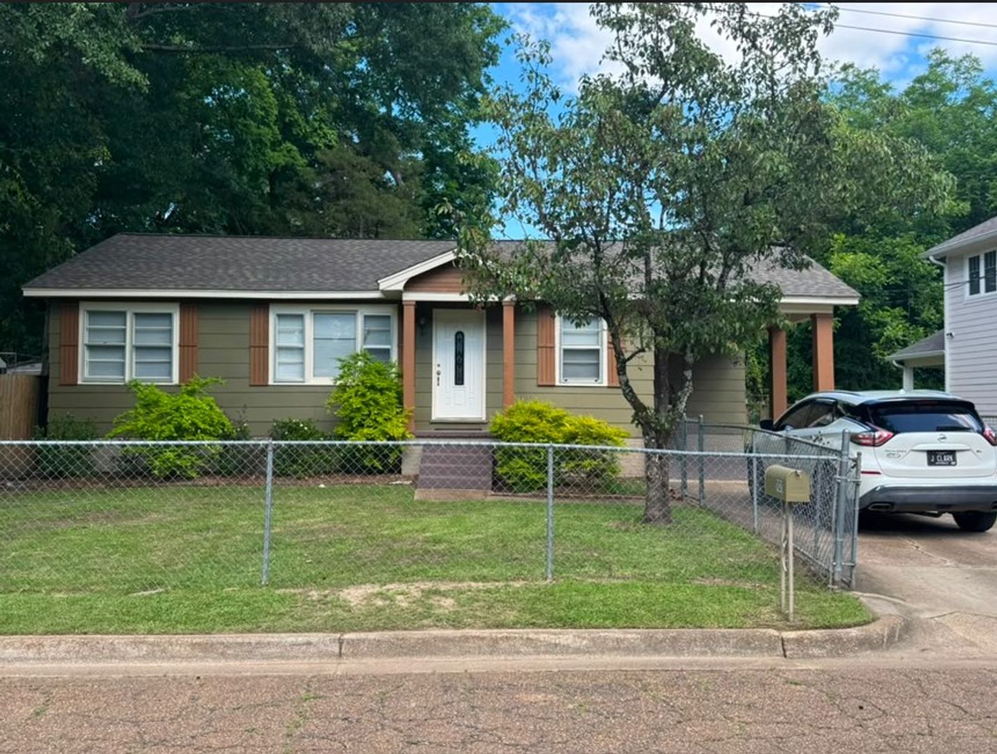 Starkville House: 101 Nelson St