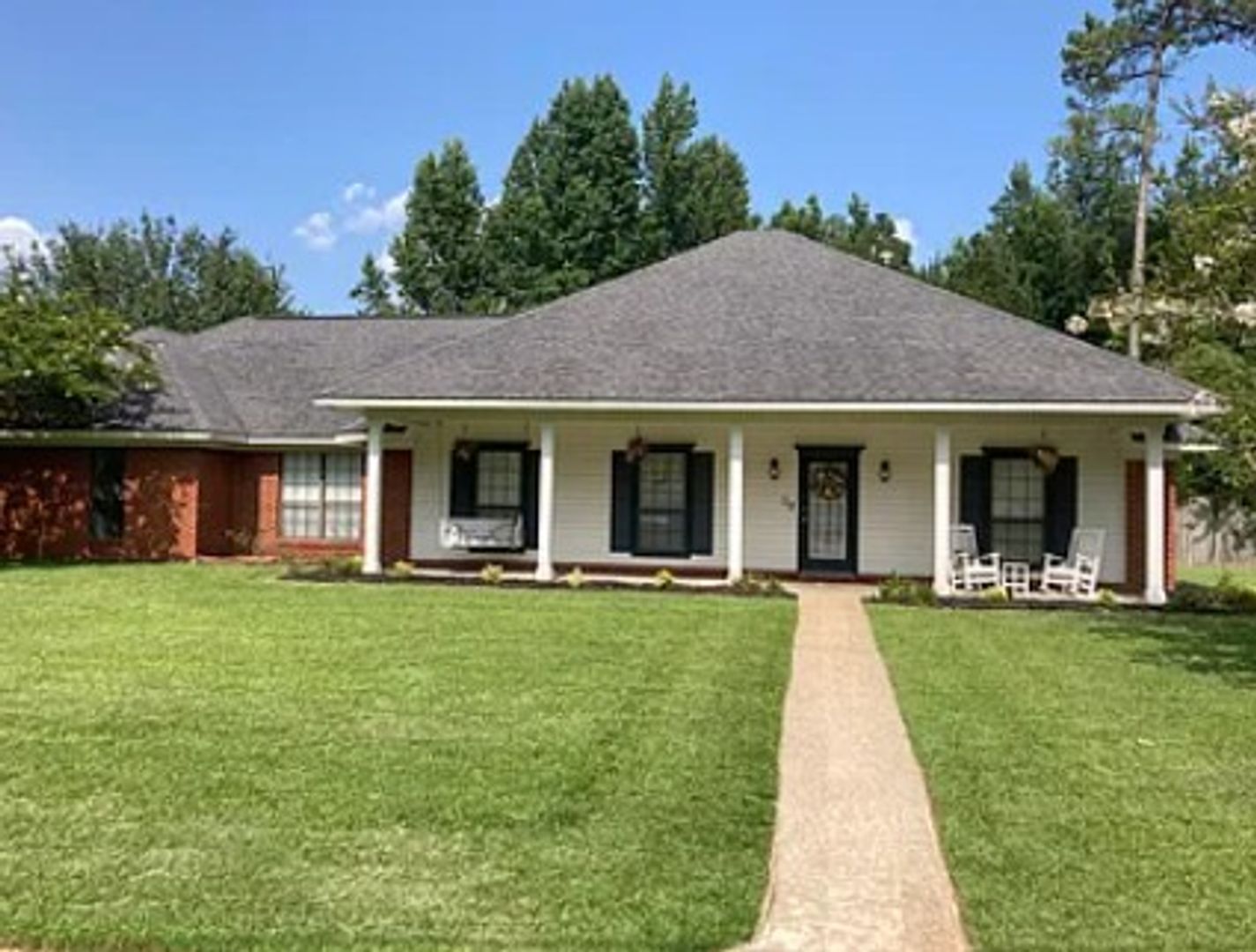 Columbus House: 29 Scarlet Drive