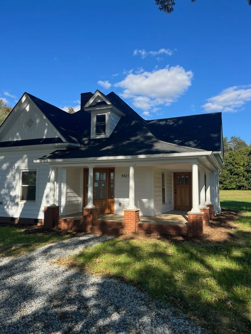 Modern Farmhouse for Rent in Browns Summit NC