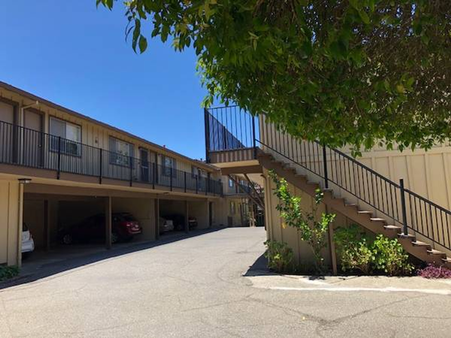 Palo Alto Apartment: 220 Curtner Ave