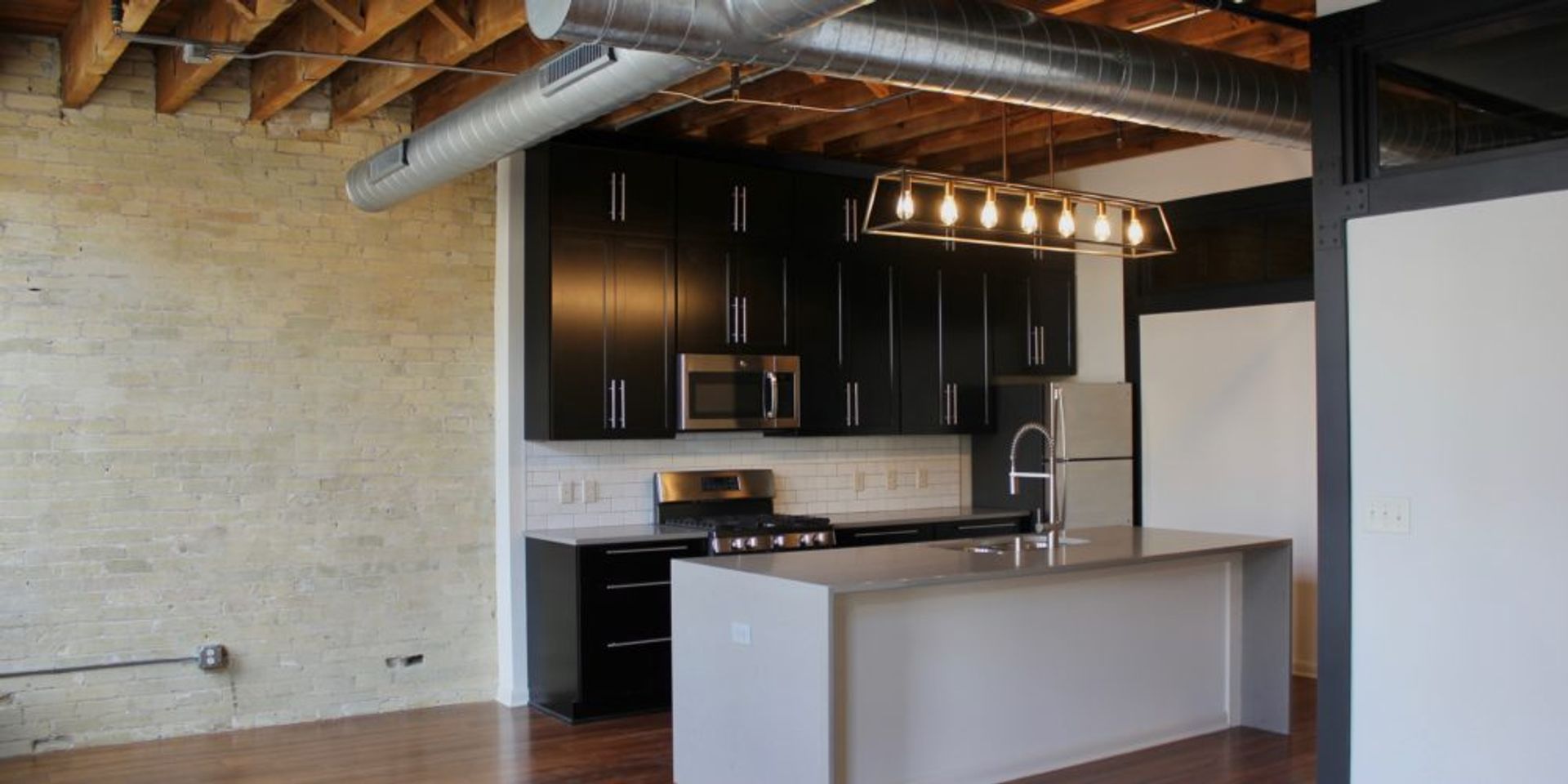 Milwaukee Apartment: 325-331 North Broadway