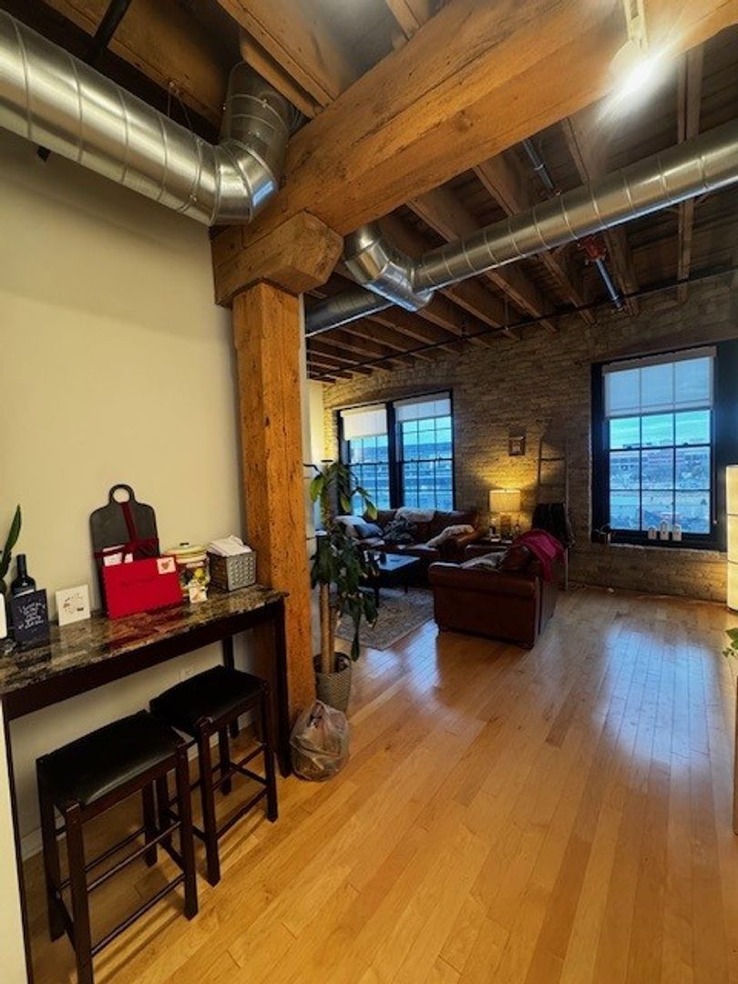 Milwaukee Apartment: 300 West Florida Street