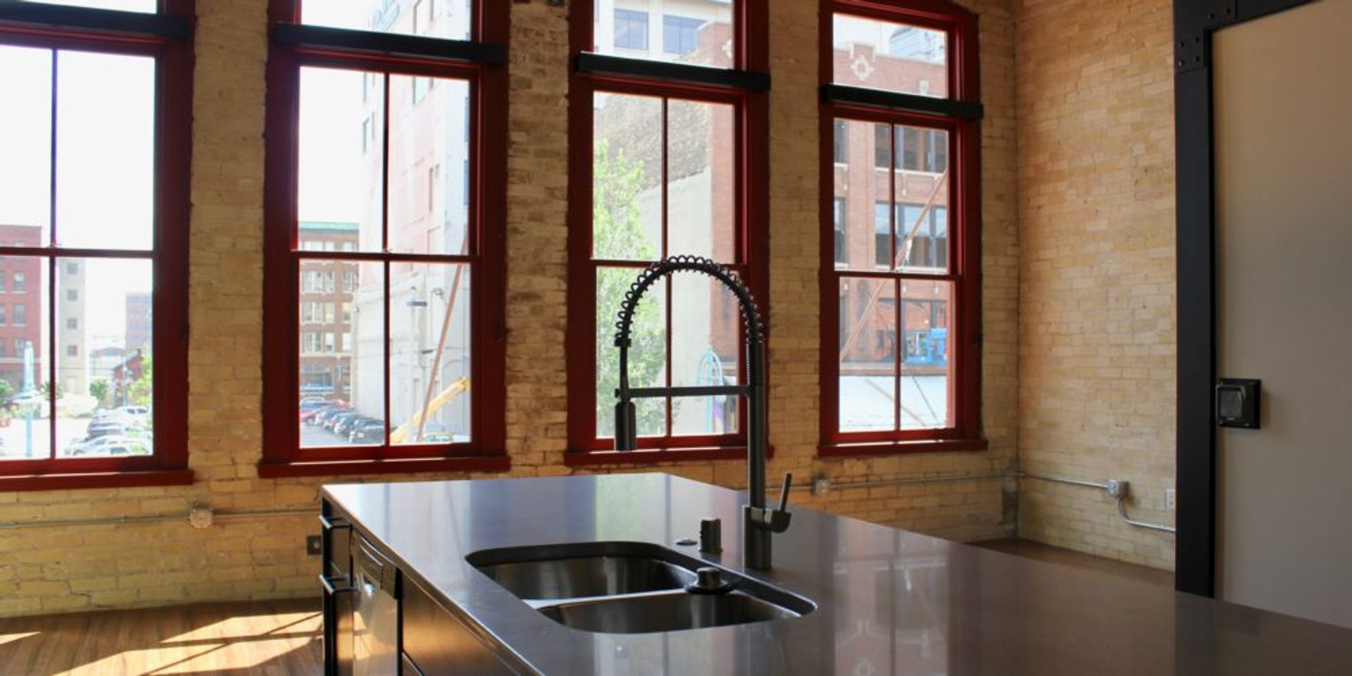 Milwaukee Apartment: 325-331 North Broadway