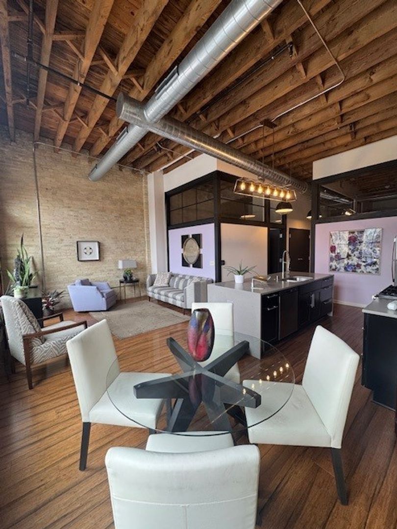 Milwaukee Apartment: 325-331 North Broadway