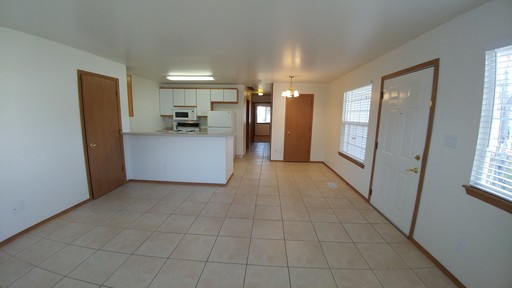 Light, Bright and Airy - Set Back From The Road - Green Space – photo 1