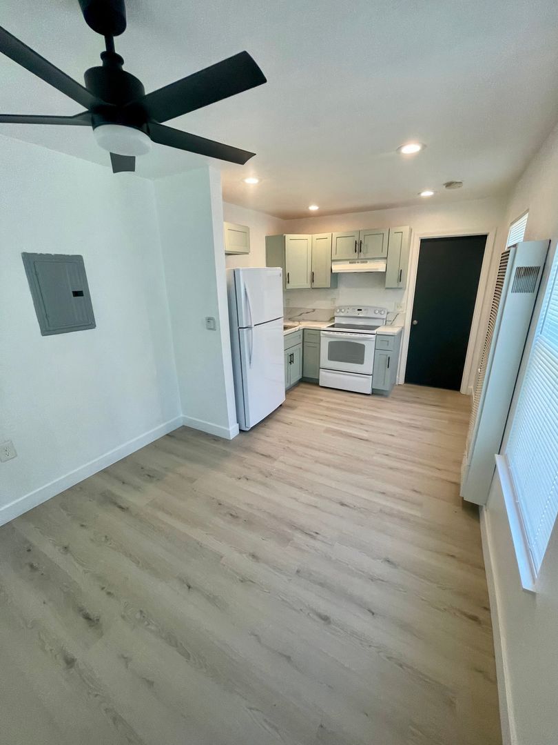 Modesto Apartment: 105 Orange Avenue