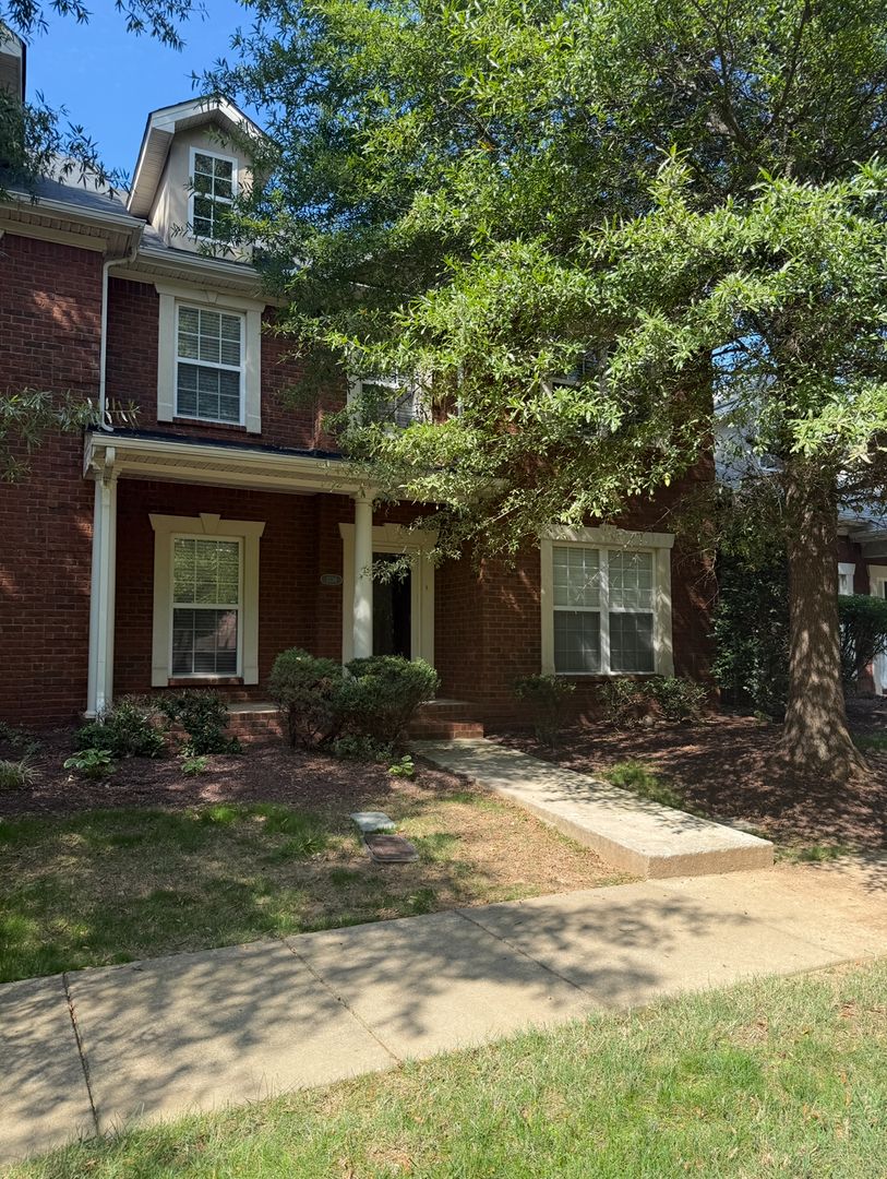 Murfreesboro House: 2136 Cason Lane