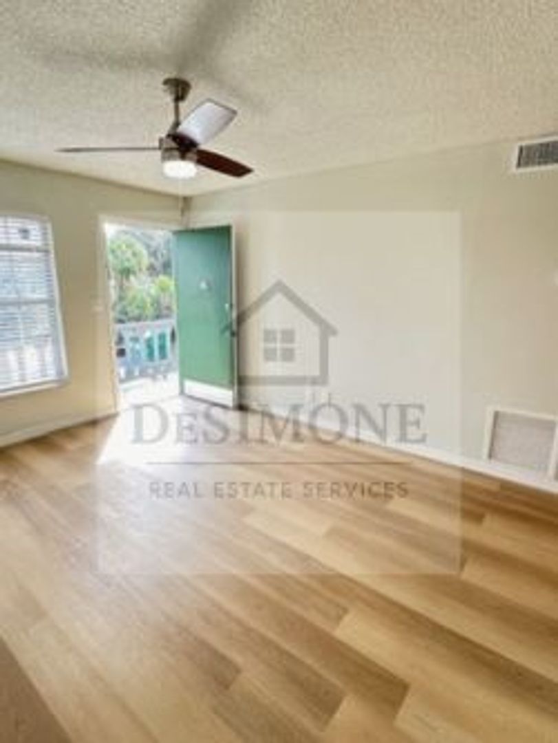 Silver Springs Apartment: 2620 NE 52nd Court