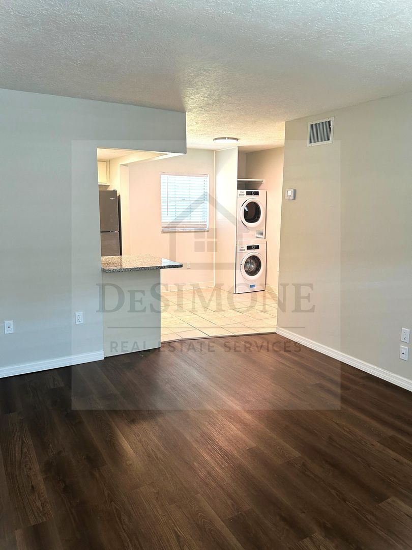 Silver Springs Apartment: 2620 NE 52nd Court