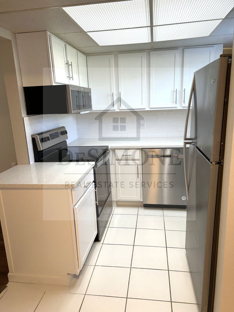 Silver Springs Apartment: 2620 NE 52nd Court
