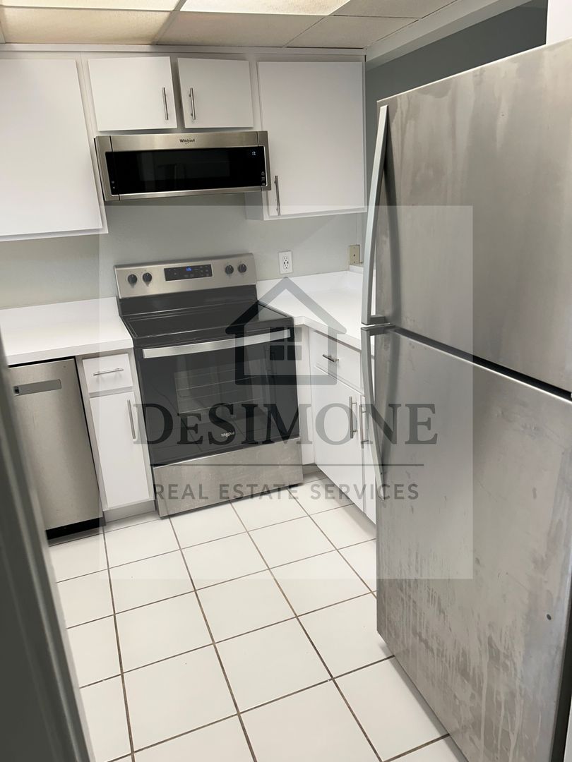 Silver Springs Apartment: 2620 NE 52nd Court