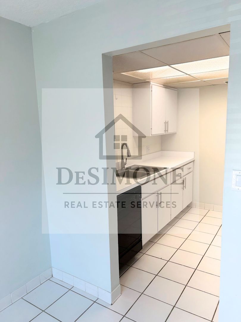 Silver Springs Apartment: 2620 NE 52nd Court