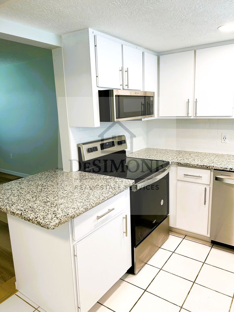 Silver Springs Apartment: 2620 NE 52nd Court