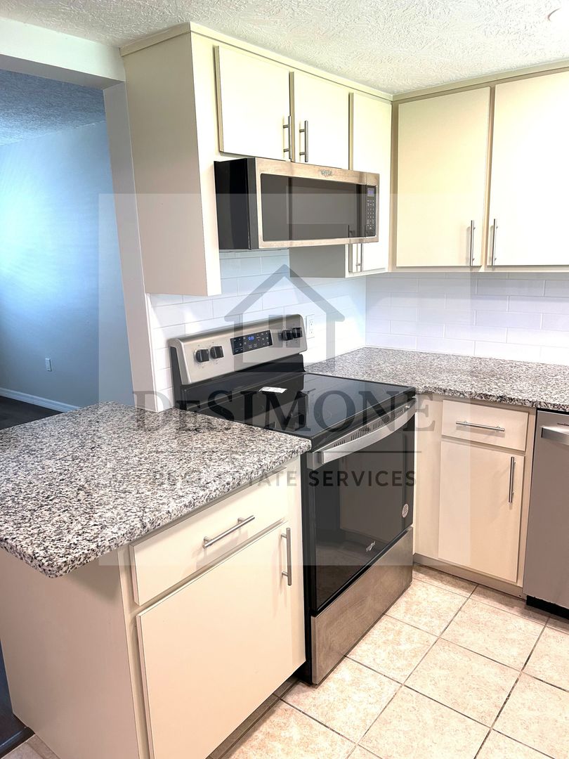Silver Springs Apartment: 2620 NE 52nd Court