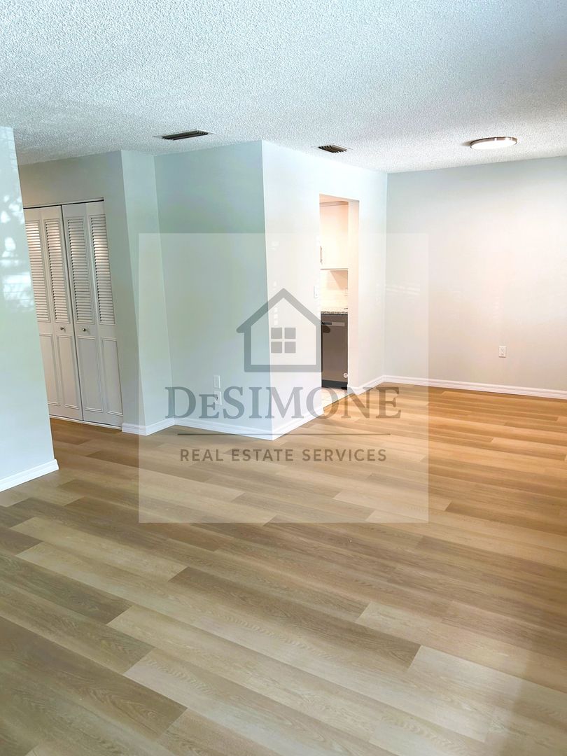 Silver Springs Apartment: 2620 NE 52nd Court
