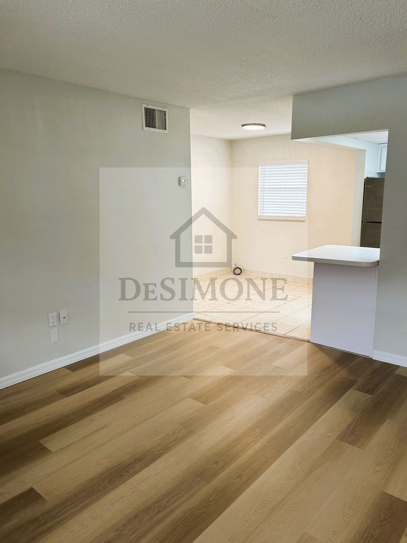 Silver Springs Apartment: 2620 NE 52nd Court