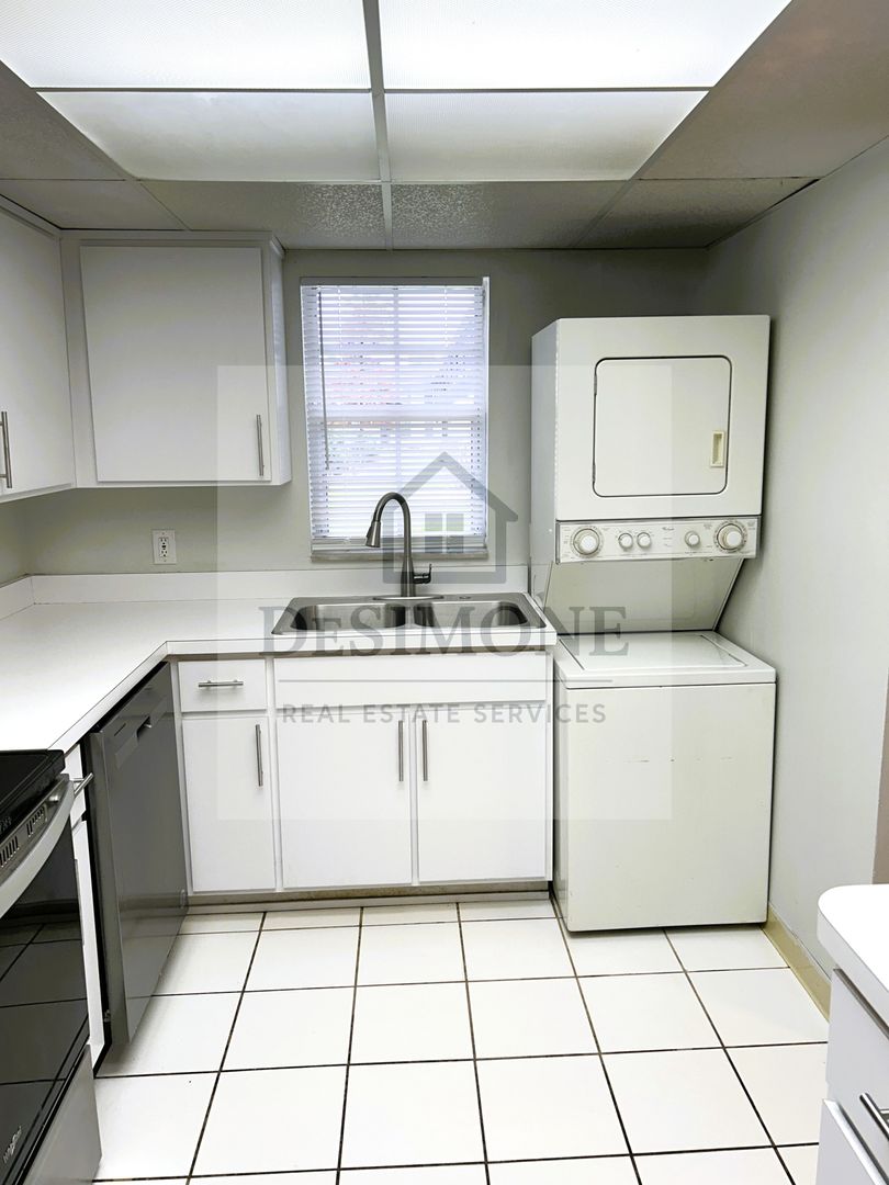 Silver Springs Apartment: 2620 NE 52nd Court