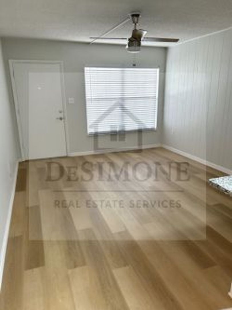 Silver Springs Apartment: 2620 NE 52nd Court