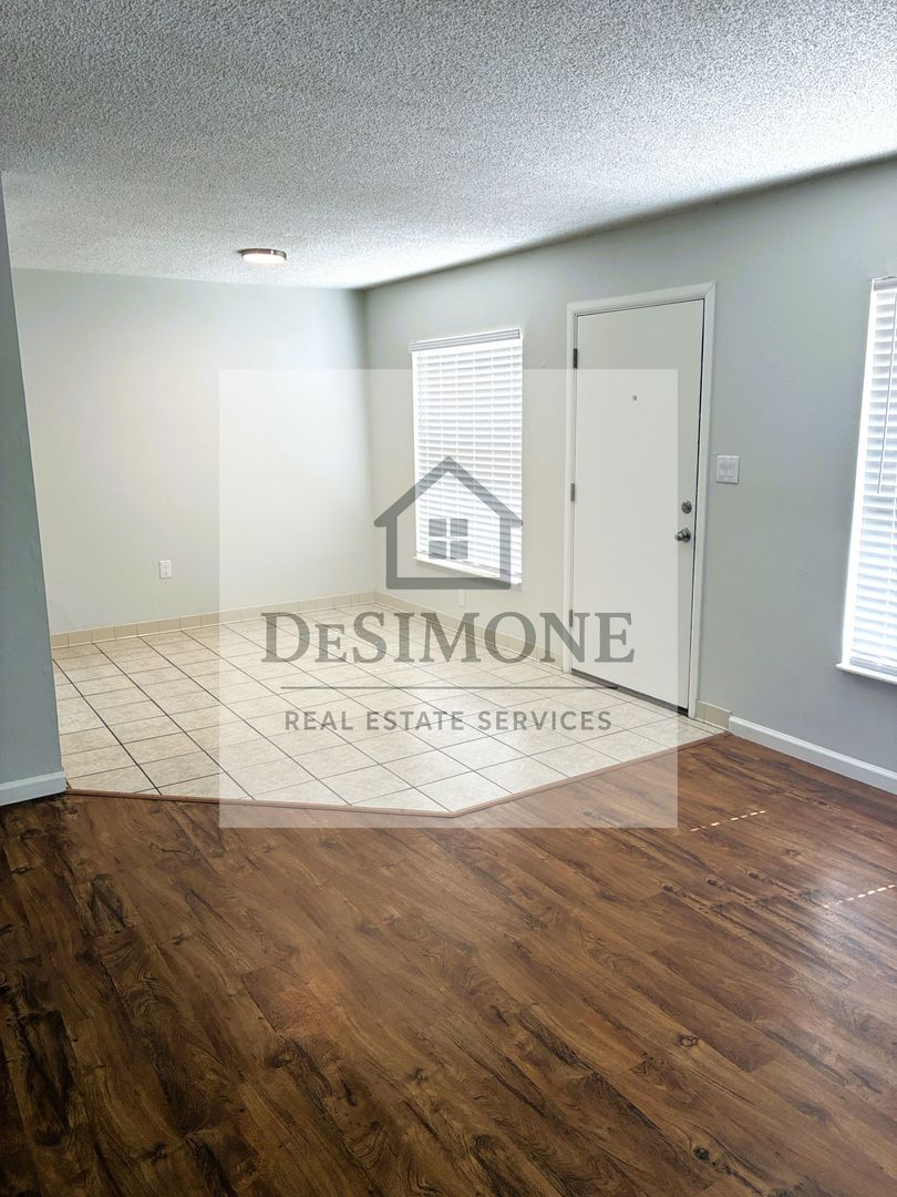 Silver Springs Apartment: 2620 NE 52nd Court