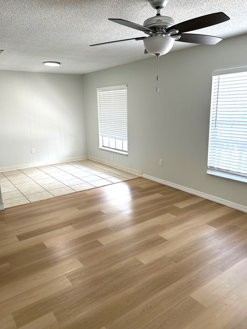 Silver Springs Apartment: 2620 NE 52nd Court