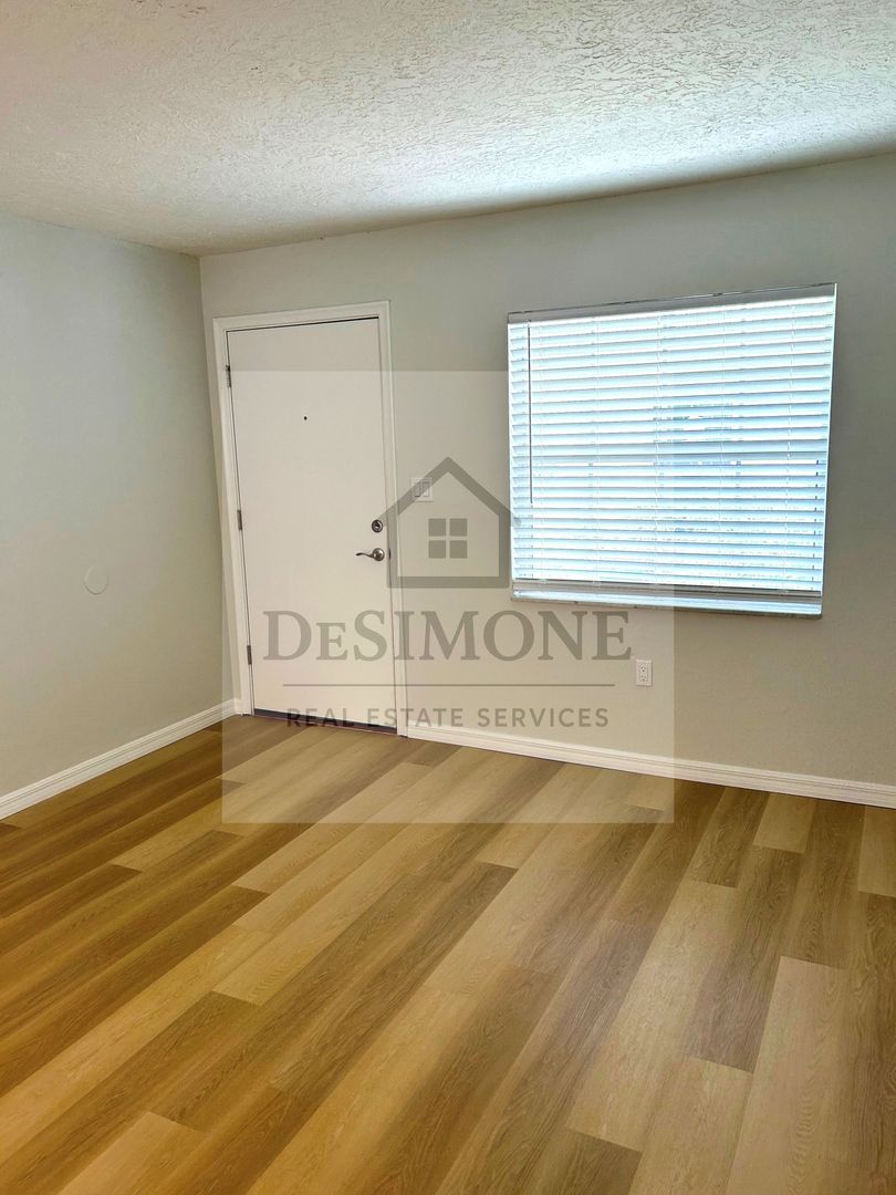 Silver Springs Apartment: 2620 NE 52nd Court