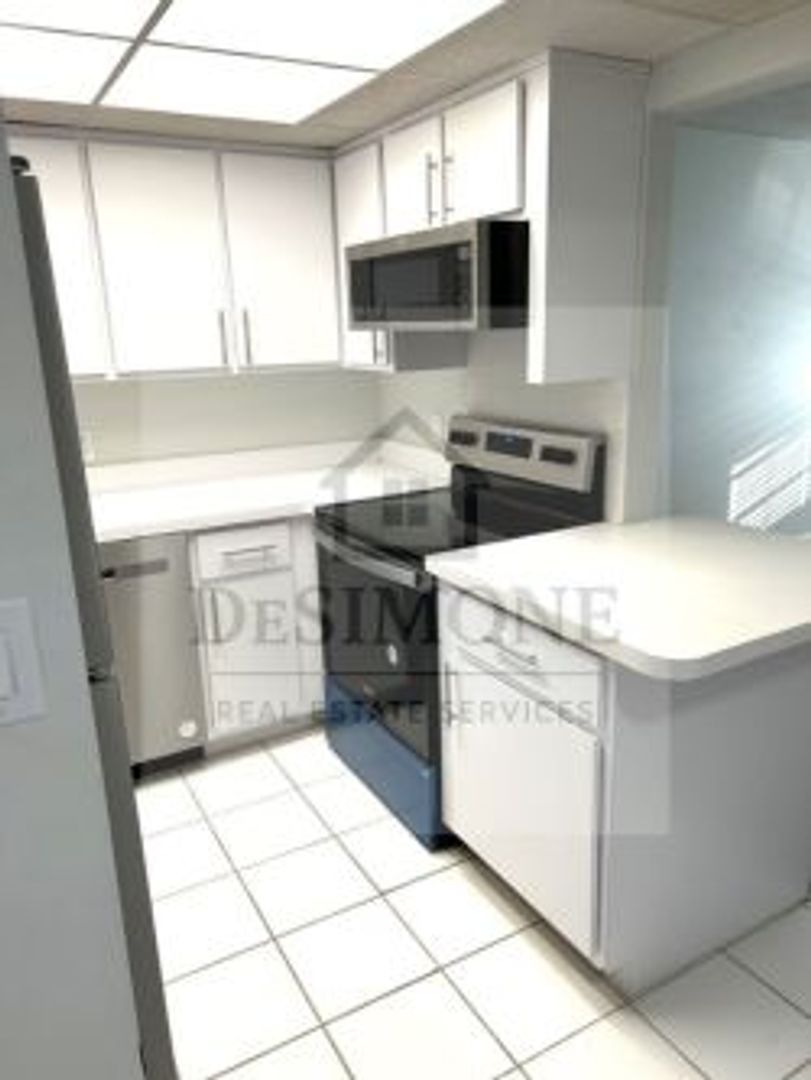 Silver Springs Apartment: 2620 NE 52nd Court