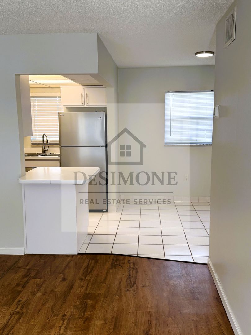 Silver Springs Apartment: 2620 NE 52nd Court