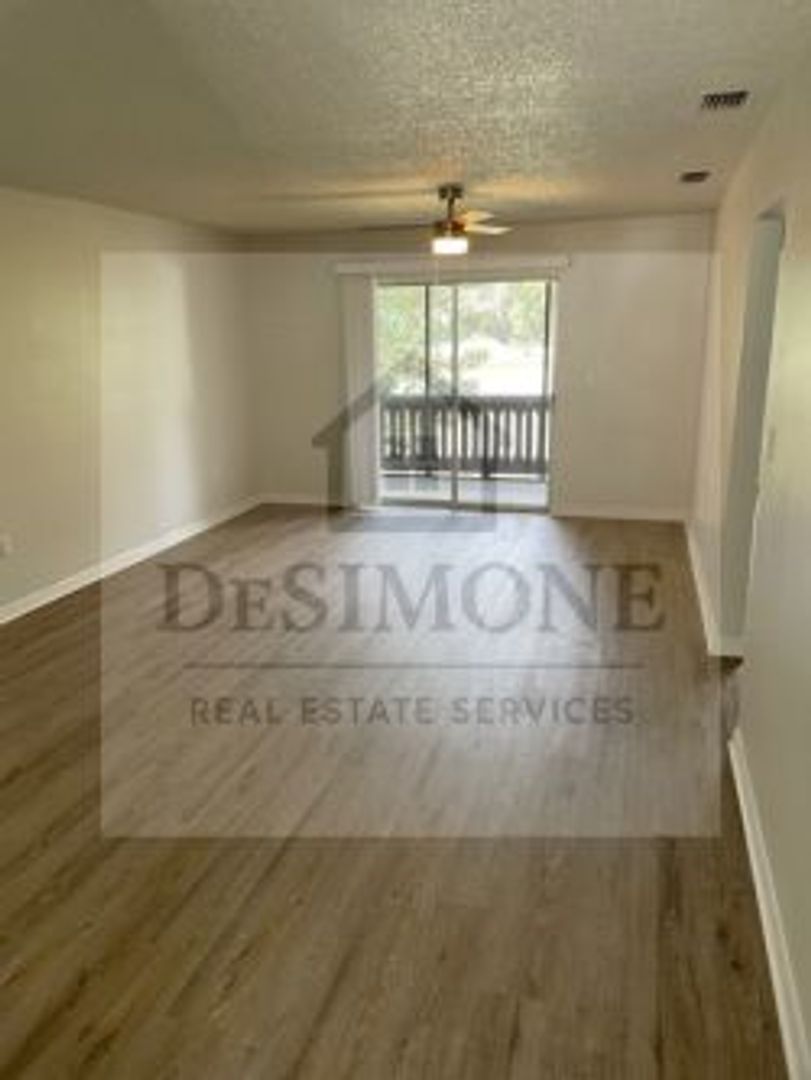 Silver Springs Apartment: 2620 NE 52nd Court