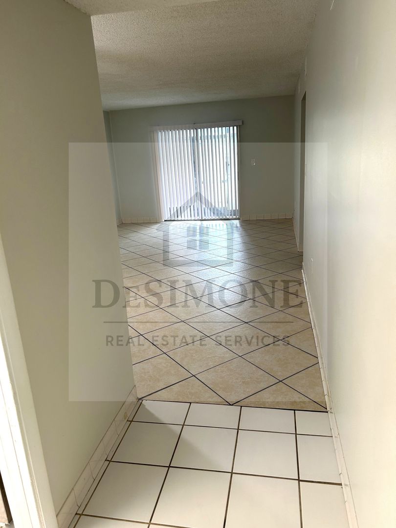 Silver Springs Apartment: 2620 NE 52nd Court