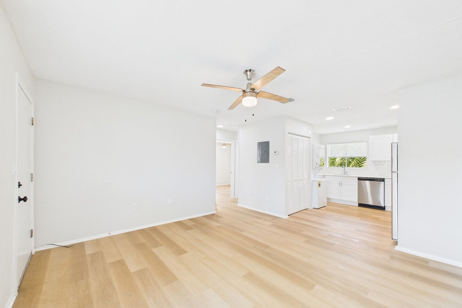 Melbourne Apartment: 101 W Seminole Ave