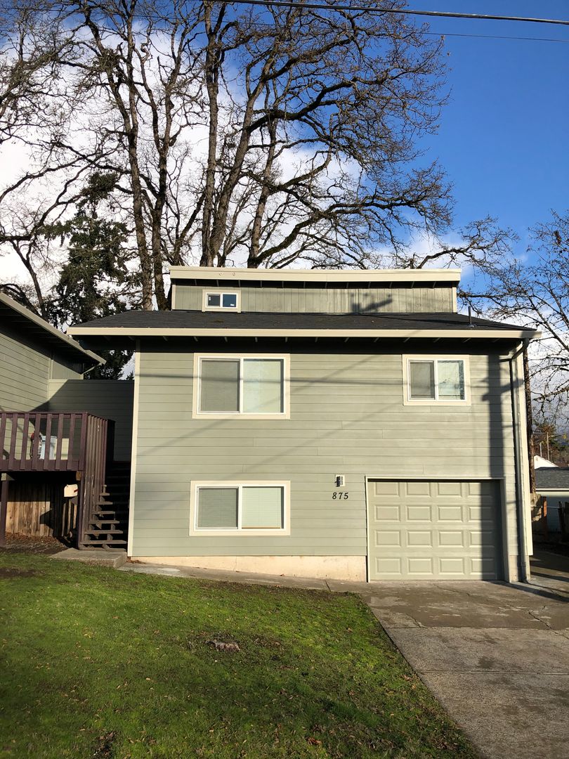 Gladstone Apartment: 875 Bellevue Ave