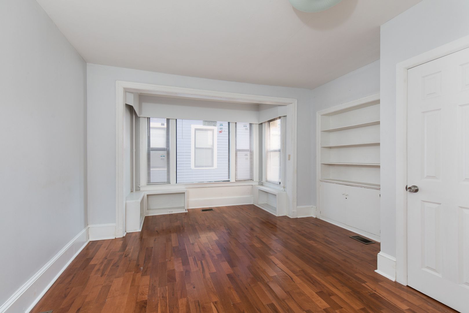 New Haven Apartment: 1371 Chapel Street