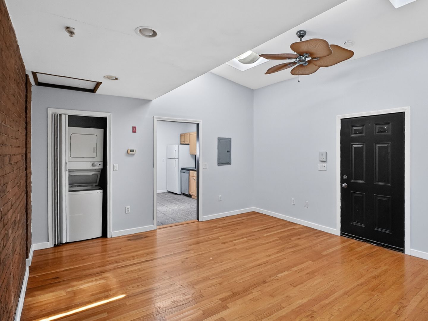 New Haven Apartment: 831 Chapel Street