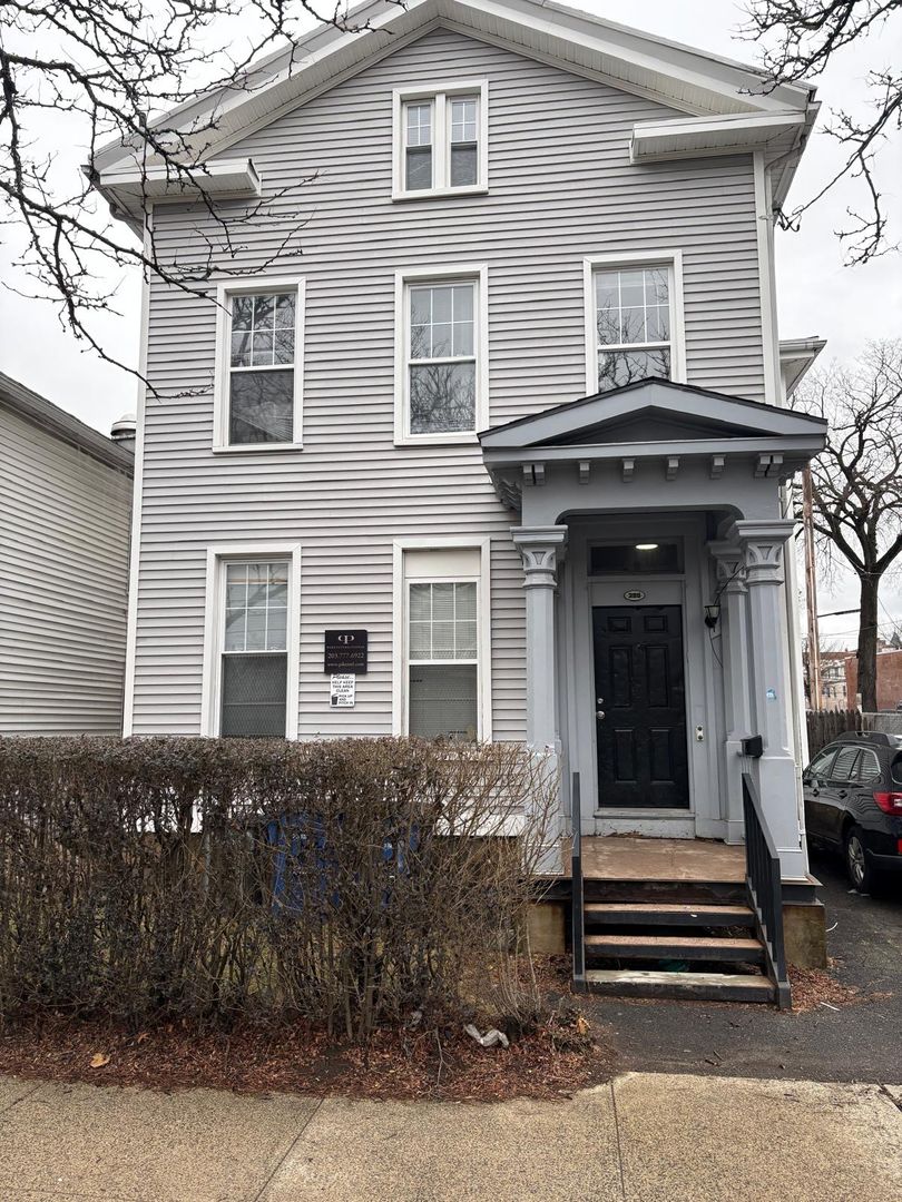 New Haven House: 395 Crown Street