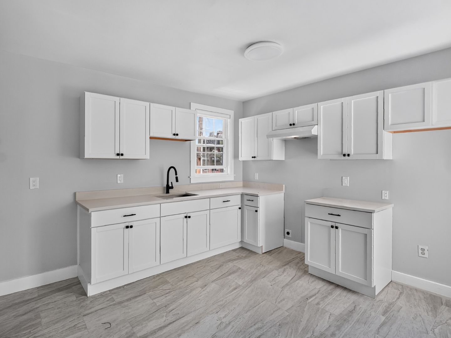 New Haven House: 395 Crown Street