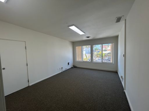 Prime Manhattan Beach Office Space – 2 Private Rooms, Natural Light & Plenty of Parking