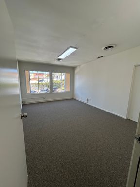 OFFICE/MEDICAL/RETAIL(VIEWS PARKING)