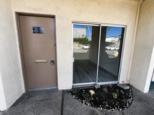 Bright 416 SF Office Space in Manhattan Beach – 2 Private Rooms & Great Location!