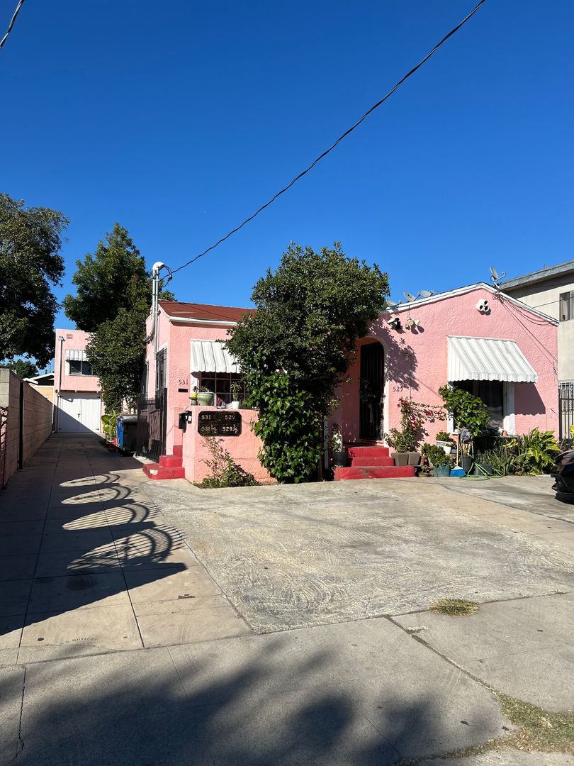 LOS ANGELES Apartment: 531 1/2 W 56TH ST