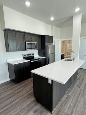 New Luxury Apartments in South Salem – photo 1