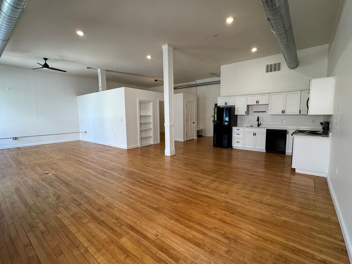 Pontiac Apartment: 17 W Lawrence Street