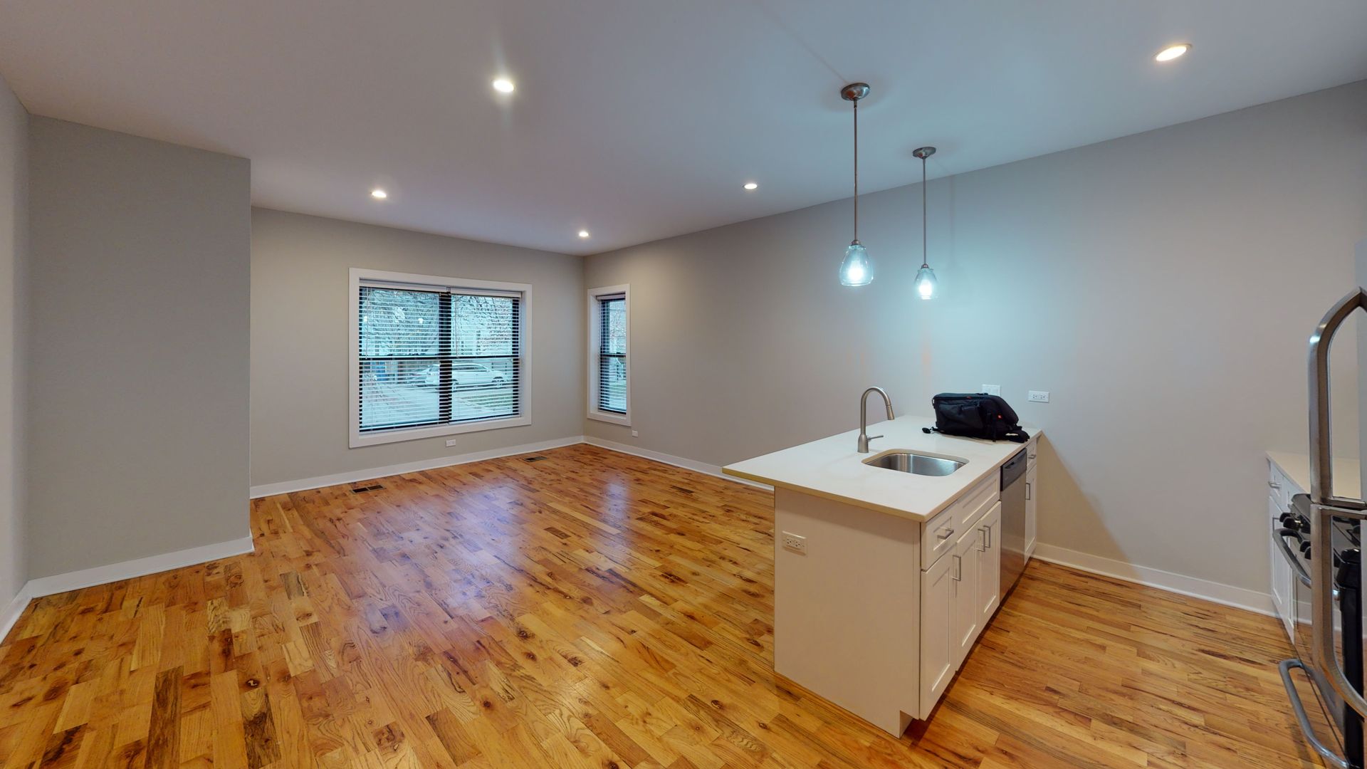 1910 W Sunnyside, Chicago, IL 