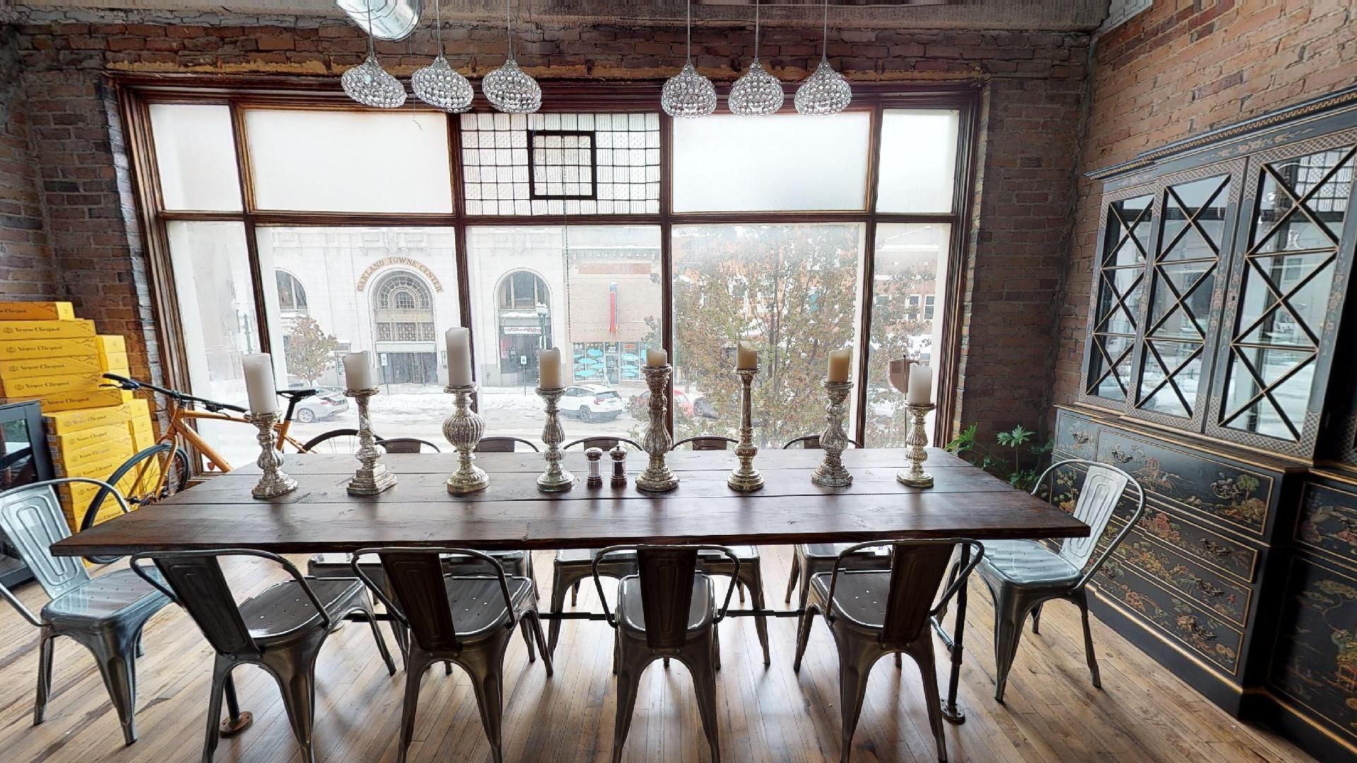 Pontiac Apartment: 21 N Saginaw St