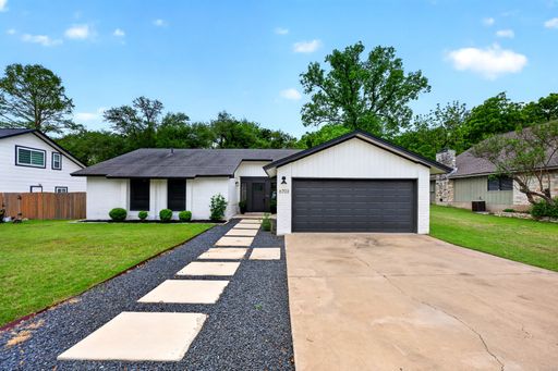 3 Bedroom 2 Bathroom Austin Home: Oak Forest Subdivision – photo 1