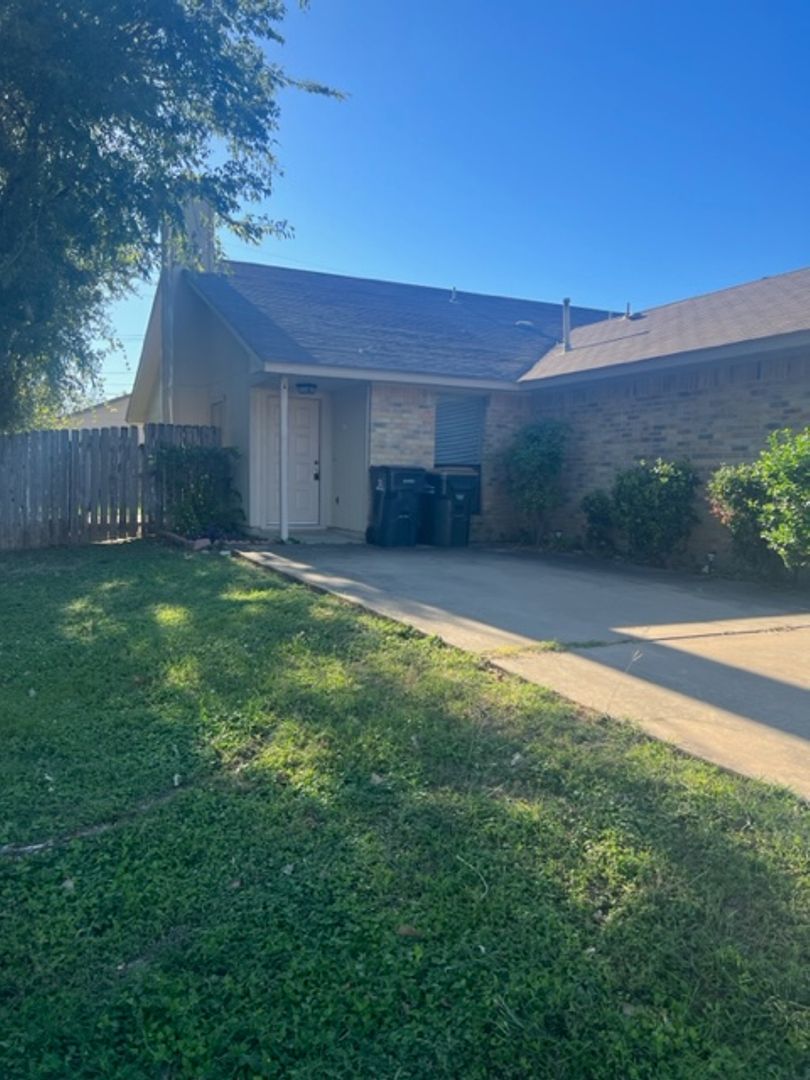 Georgetown Apartment: 310 Tamara Drive