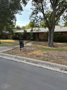 3 Bedroom 2 Bathroom Old Town Georgetown Home – photo 1