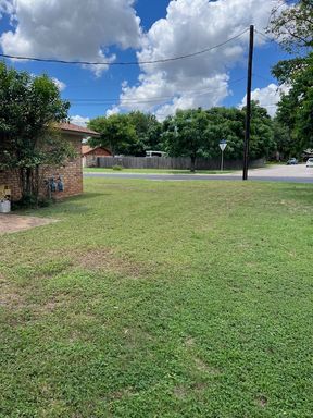 2 Bedroom 1 Bathroom - Georgetown Duplex – photo 1