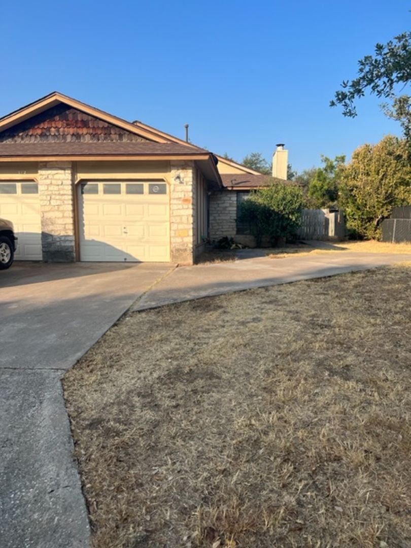 Georgetown Apartment: 112 Verna Spur