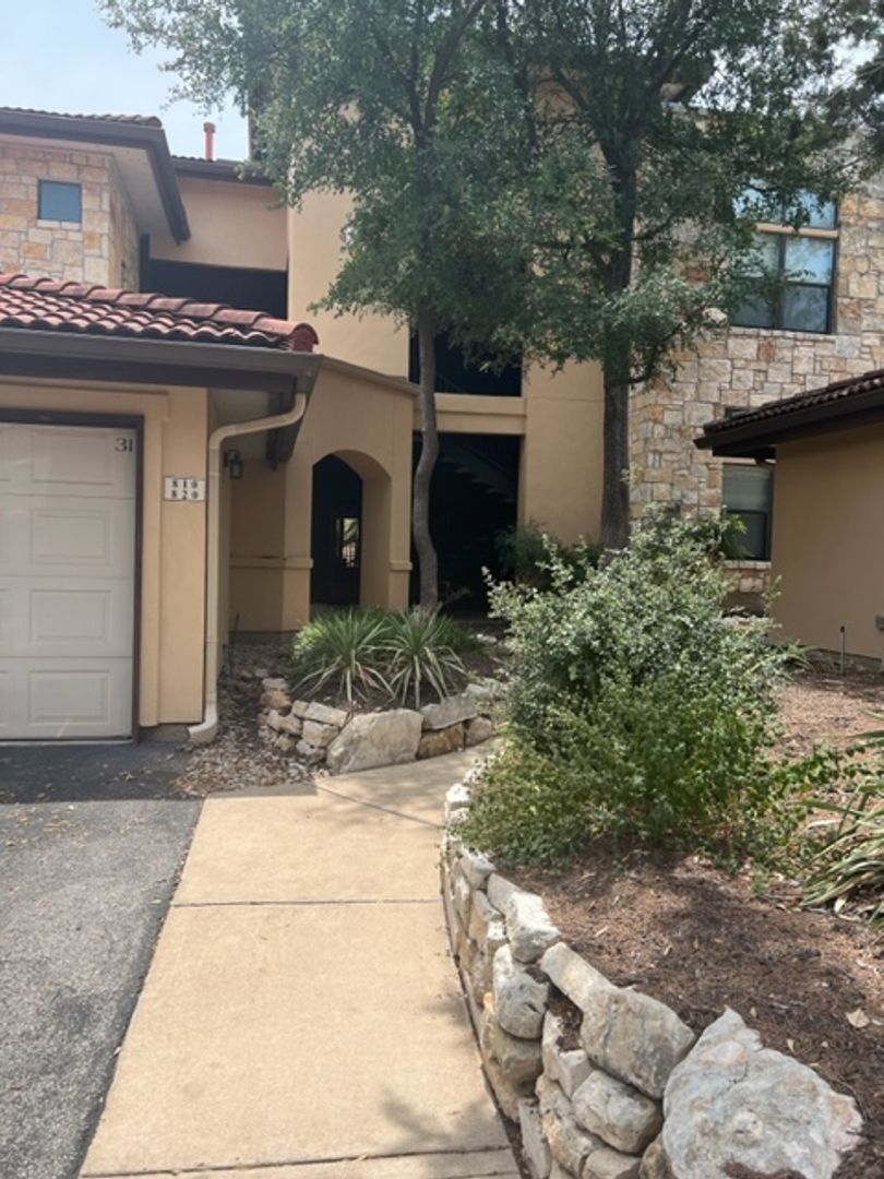 Georgetown House: 300 San Gabriel Village Blvd.